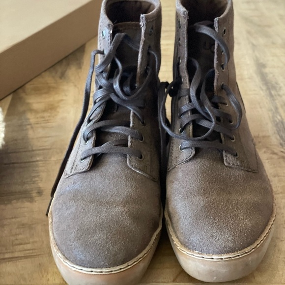 UGG Australia Men Braun suede lace-up shoes/ boots size 9 brown/tan color main image 4